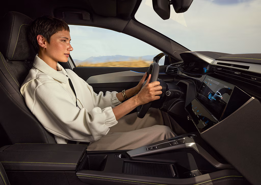 PEUGEOT 408 1.2 Hybrid 145 AT GT