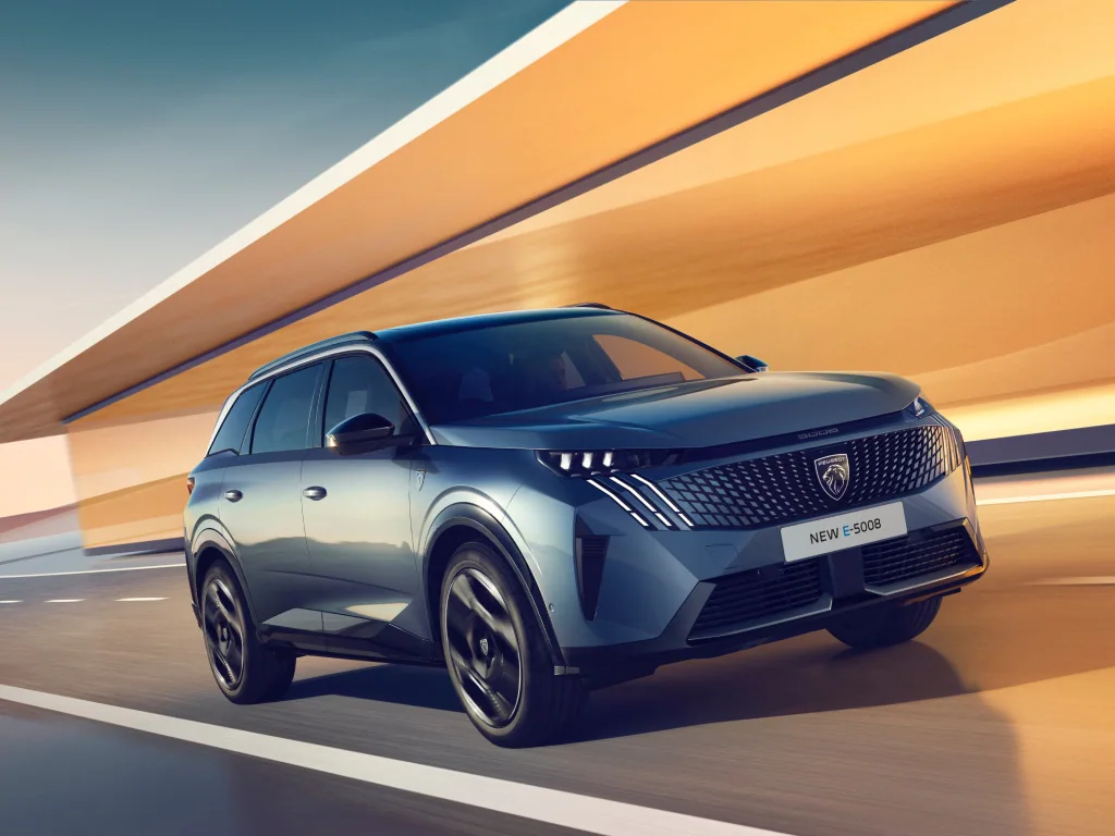 PEUGEOT 5008 1.2 Hybrid 145 AT Allure