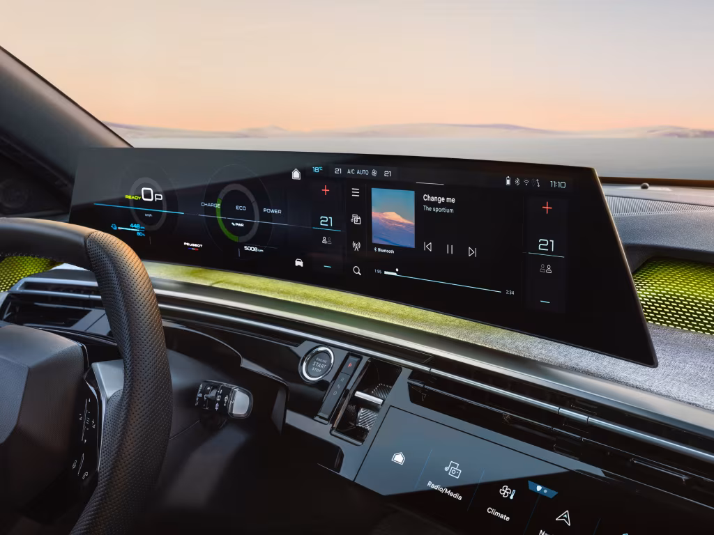 PEUGEOT 5008 1.2 Hybrid 145 AT Allure