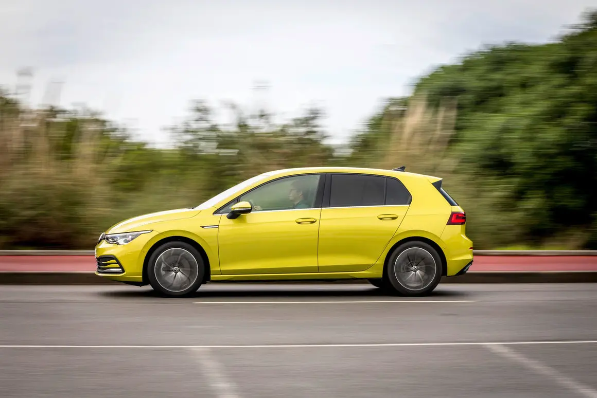 VOLKSWAGEN Golf 2.0 TDI 150 DSG R-Line