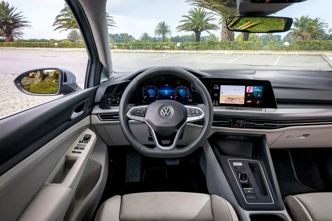 VOLKSWAGEN Golf 2.0 TDI 150 DSG R-Line