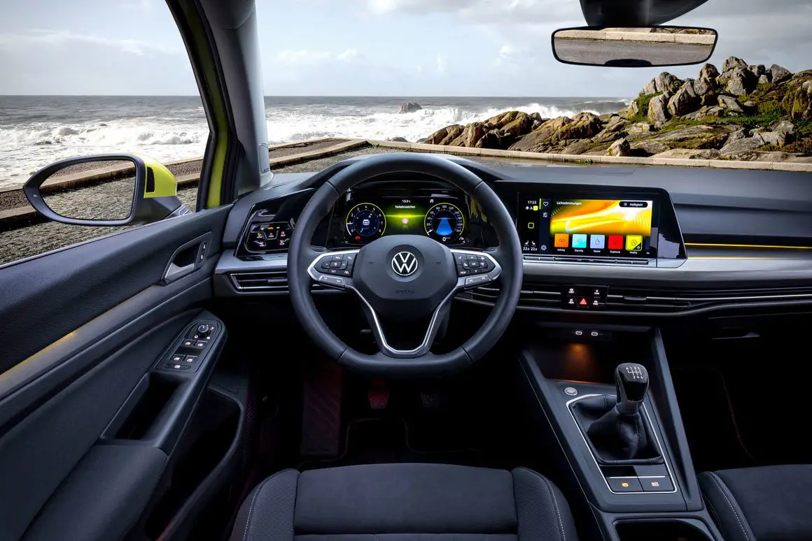 VOLKSWAGEN Golf 2.0 TDI 150 DSG R-Line