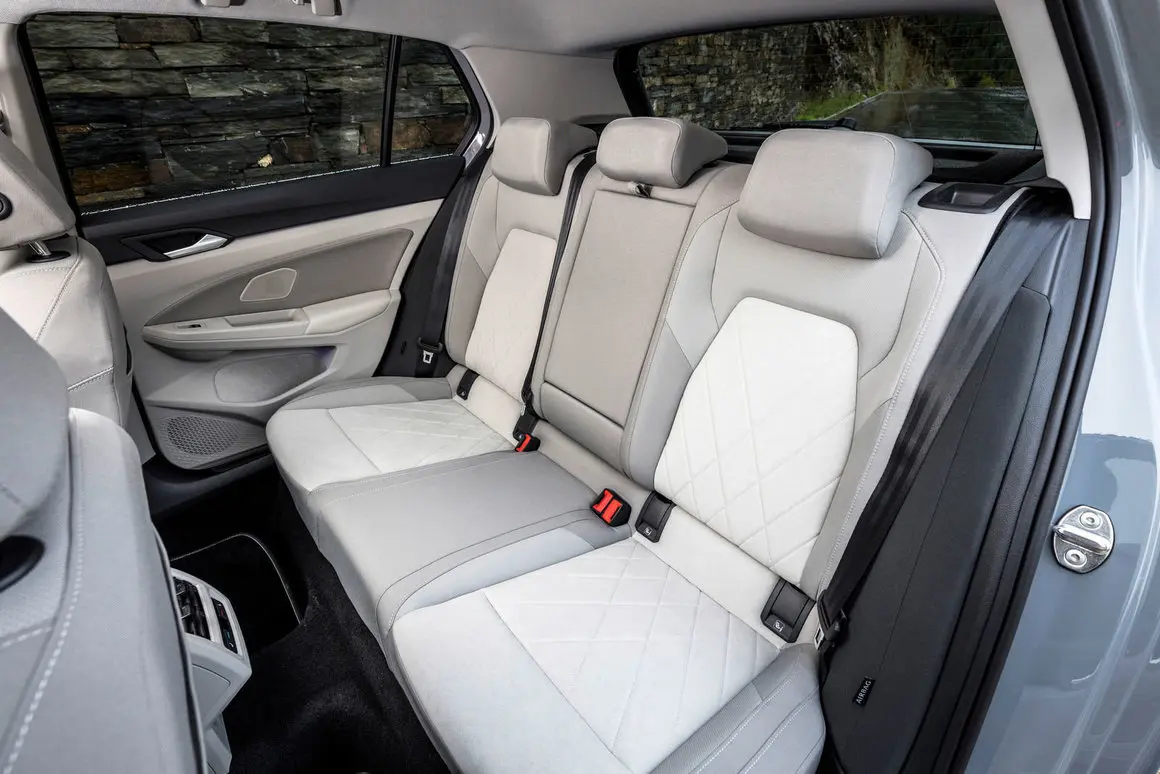 VOLKSWAGEN Golf 2.0 TDI 150 DSG R-Line