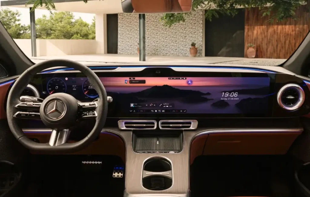 Mercedes Phygital